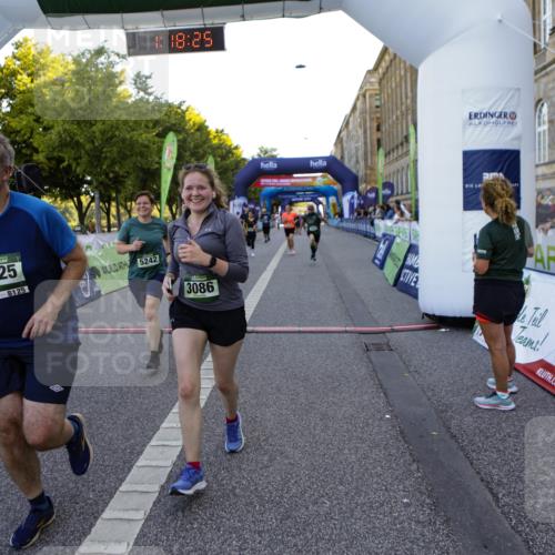 01.09.2024 - BARMER Alsterlauf Kathrin Stürmer Photography http://msf.ph/oto/6972076 01.09.2024 10:18:23 Ziel 2449, 2805, 2806, 2807, 3792, 2128, 2972, 3086, 3183, 3844, 4243, 4346, 4951, 5050, 5090, 5242, 8125 meine-sportfotos.de