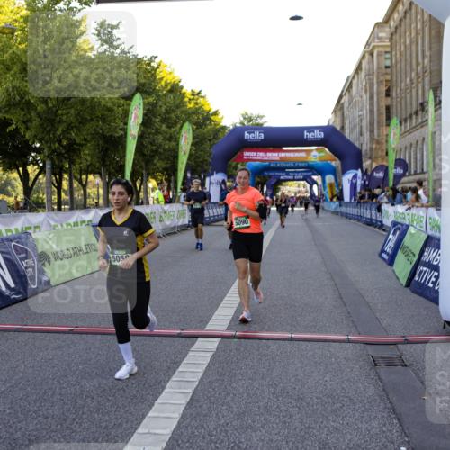 01.09.2024 - BARMER Alsterlauf Kathrin Stürmer Photography http://msf.ph/oto/6972086 01.09.2024 10:18:28 Ziel 2449, 2804, 2805, 2806, 2807, 2812, 3792, 2128, 2271, 2972, 3086, 4243, 4346, 4951, 5050, 5090, 5132, 5242, 8125 meine-sportfotos.de