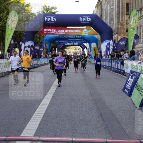 01.09.2024 - BARMER Alsterlauf Kathrin Stürmer Photography http://msf.ph/oto/6972098 01.09.2024 10:18:39 Ziel 2449, 2804, 2805, 2806, 2807, 2812, 3792, 2175, 2241, 2271, 2965, 2980, 3314, 3363, 3445, 4642, 5049, 5132 meine-sportfotos.de