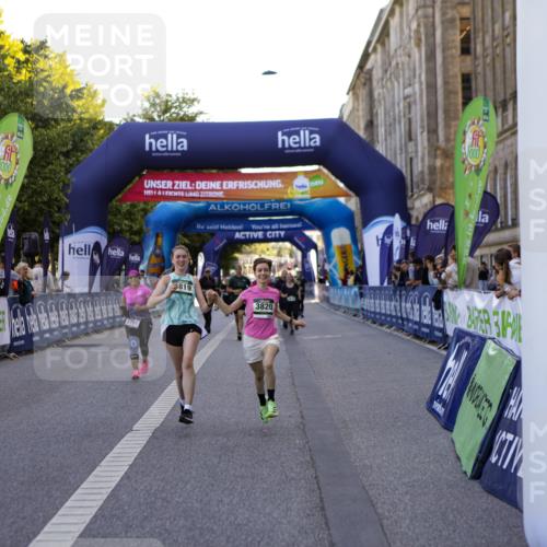 01.09.2024 - BARMER Alsterlauf Kathrin Stürmer Photography http://msf.ph/oto/6972157 01.09.2024 10:19:24 Ziel 2064, 2230, 2791, 3819, 3820, 3885, 4810, 5127, 5128 meine-sportfotos.de