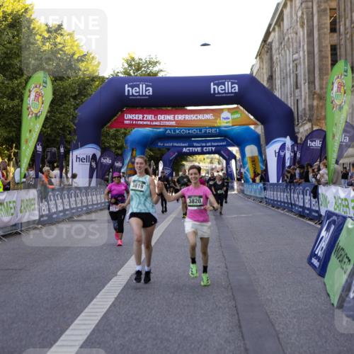 01.09.2024 - BARMER Alsterlauf Kathrin Stürmer Photography http://msf.ph/oto/6972159 01.09.2024 10:19:24 Ziel 2064, 2230, 2791, 3819, 3820, 3885, 4810, 5127, 5128 meine-sportfotos.de