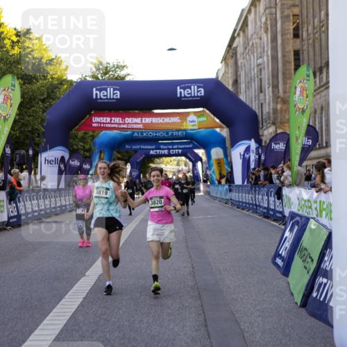 01.09.2024 - BARMER Alsterlauf Kathrin Stürmer Photography http://msf.ph/oto/6972160 01.09.2024 10:19:24 Ziel 2064, 2230, 2791, 3819, 3820, 3885, 4810, 5127, 5128 meine-sportfotos.de