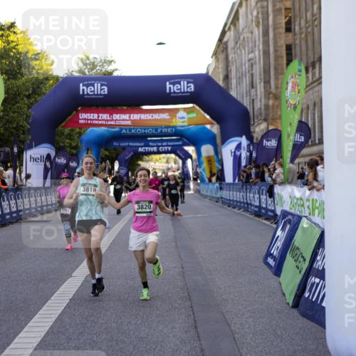 01.09.2024 - BARMER Alsterlauf Kathrin Stürmer Photography http://msf.ph/oto/6972161 01.09.2024 10:19:24 Ziel 2064, 2230, 2791, 3819, 3820, 3885, 4810, 5127, 5128 meine-sportfotos.de