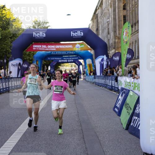 01.09.2024 - BARMER Alsterlauf Kathrin Stürmer Photography http://msf.ph/oto/6972163 01.09.2024 10:19:25 Ziel 2064, 2791, 3819, 3820, 3885, 4810, 5127, 5128 meine-sportfotos.de