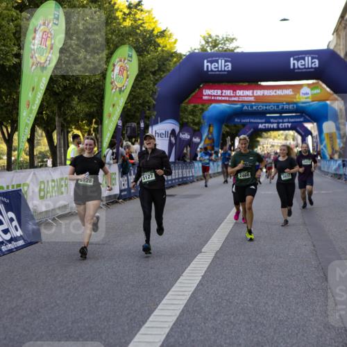 01.09.2024 - BARMER Alsterlauf Kathrin Stürmer Photography http://msf.ph/oto/6972173 01.09.2024 10:19:31 Ziel 3387, 3388, 4898, 2452, 2468, 2791, 3240, 3819, 3820, 3937, 5127, 5128 meine-sportfotos.de
