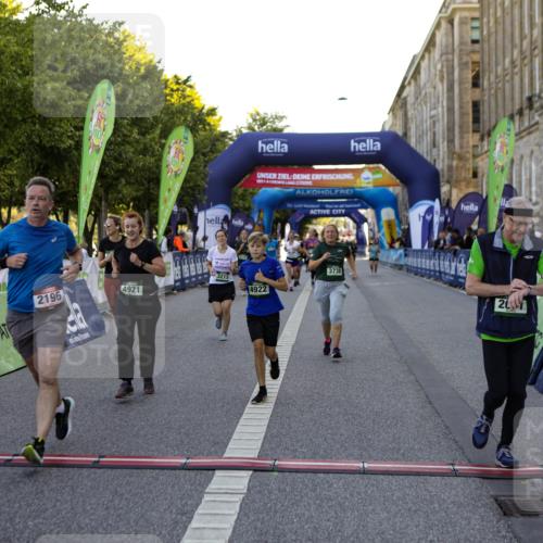 01.09.2024 - BARMER Alsterlauf Kathrin Stürmer Photography http://msf.ph/oto/6972207 01.09.2024 10:19:43 Ziel 3387, 3388, 4898, 2051, 2196, 2432, 2433, 2435, 2452, 2687, 2713, 3213, 3320, 3344, 3738, 3739, 3784, 4921, 4922 meine-sportfotos.de