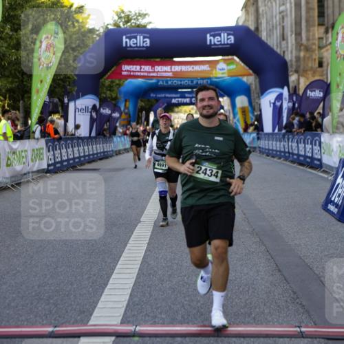 01.09.2024 - BARMER Alsterlauf Kathrin Stürmer Photography http://msf.ph/oto/6972251 01.09.2024 10:20:04 Ziel 2085, 2142, 2434, 3346, 3855, 4469, 4552, 4653, 4991, 8374, 8375 meine-sportfotos.de
