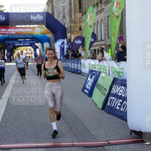 01.09.2024 - BARMER Alsterlauf Kathrin Stürmer Photography http://msf.ph/oto/6972268 01.09.2024 10:20:14 Ziel 4451, 4452, 2023, 2085, 3508, 3554, 3855, 4131, 4132, 4552, 4863, 4868, 8097 meine-sportfotos.de