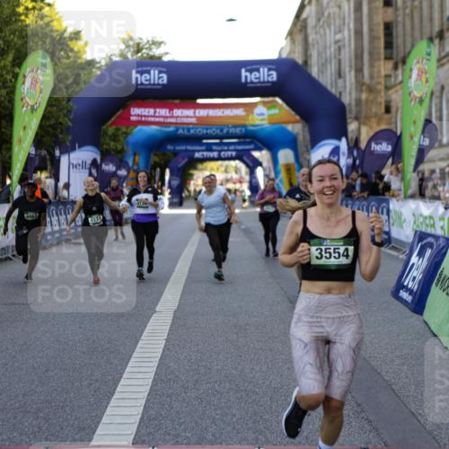 01.09.2024 - BARMER Alsterlauf Kathrin Stürmer Photography http://msf.ph/oto/6972271 01.09.2024 10:20:14 Ziel 4451, 4452, 2023, 2085, 3508, 3554, 3855, 4131, 4132, 4552, 4863, 4868, 8097 meine-sportfotos.de