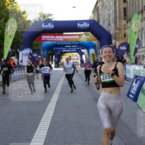 01.09.2024 - BARMER Alsterlauf Kathrin Stürmer Photography http://msf.ph/oto/6972272 01.09.2024 10:20:14 Ziel 4451, 4452, 2023, 2085, 3508, 3554, 3855, 4131, 4132, 4552, 4863, 4868, 8097 meine-sportfotos.de