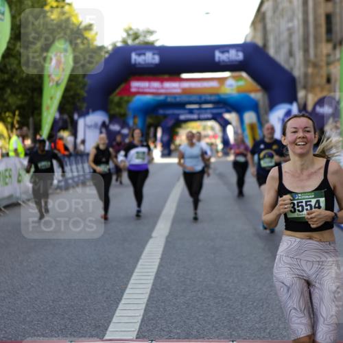 01.09.2024 - BARMER Alsterlauf Kathrin Stürmer Photography http://msf.ph/oto/6972273 01.09.2024 10:20:15 Ziel 4451, 4452, 2023, 2085, 2754, 3508, 3554, 3855, 4131, 4132, 4552, 4863, 4868, 8097 meine-sportfotos.de