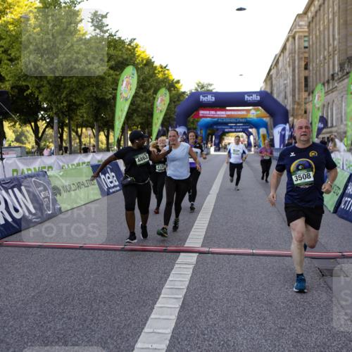 01.09.2024 - BARMER Alsterlauf Kathrin Stürmer Photography http://msf.ph/oto/6972276 01.09.2024 10:20:17 Ziel 4451, 4452, 2023, 2085, 2754, 3508, 3554, 4131, 4132, 4552, 4863, 4868, 8097 meine-sportfotos.de