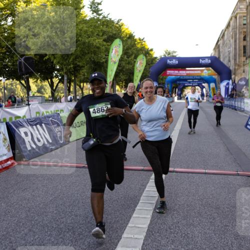01.09.2024 - BARMER Alsterlauf Kathrin Stürmer Photography http://msf.ph/oto/6972281 01.09.2024 10:20:17 Ziel 4451, 4452, 2023, 2085, 2754, 3508, 3554, 4131, 4132, 4552, 4863, 4868, 8097 meine-sportfotos.de