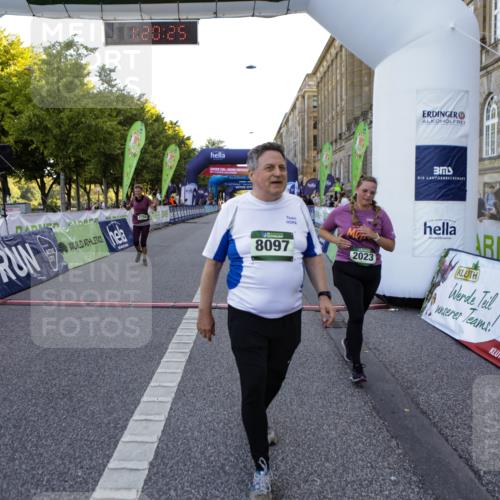 01.09.2024 - BARMER Alsterlauf Kathrin Stürmer Photography http://msf.ph/oto/6972285 01.09.2024 10:20:23 Ziel 3575, 4451, 4452, 2023, 2754, 2821, 3508, 4131, 4132, 4863, 4868, 5232, 8097 meine-sportfotos.de
