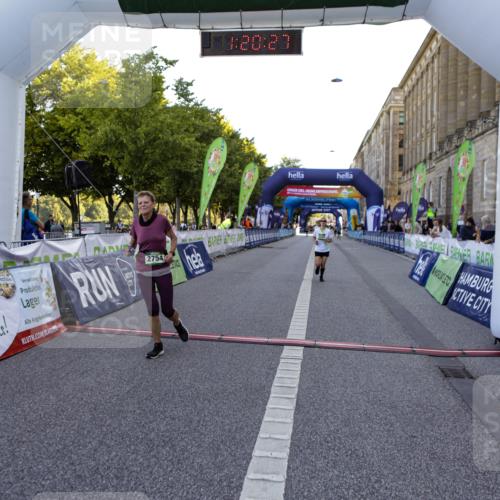 01.09.2024 - BARMER Alsterlauf Kathrin Stürmer Photography http://msf.ph/oto/6972288 01.09.2024 10:20:25 Ziel 3575, 4451, 4452, 2023, 2754, 2821, 5232, 8097 meine-sportfotos.de