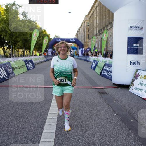 01.09.2024 - BARMER Alsterlauf Kathrin Stürmer Photography http://msf.ph/oto/6972309 01.09.2024 10:20:33 Ziel 3575, 4914, 5103, 8152, 8183, 2821, 5232 meine-sportfotos.de