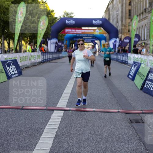 01.09.2024 - BARMER Alsterlauf Kathrin Stürmer Photography http://msf.ph/oto/6972323 01.09.2024 10:20:47 Ziel 3566, 5103, 8152, 2071, 3553, 3578, 3642, 4013, 4043, 8355 meine-sportfotos.de