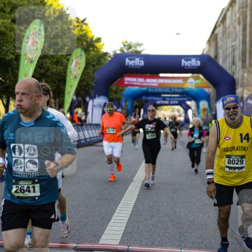 01.09.2024 - BARMER Alsterlauf Kathrin Stürmer Photography http://msf.ph/oto/6972366 01.09.2024 10:21:21 Ziel 2225, 2641, 2648, 3006, 3012, 3219, 3220, 3266, 3347, 3557, 4099, 4105, 4144, 4309, 4551, 4970, 8016, 8029 meine-sportfotos.de