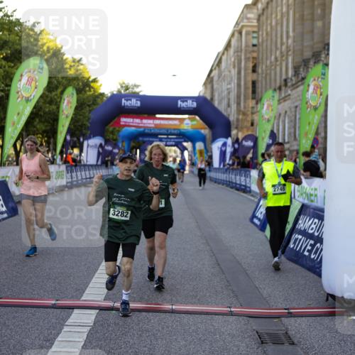 01.09.2024 - BARMER Alsterlauf Kathrin Stürmer Photography http://msf.ph/oto/6972382 01.09.2024 10:21:31 Ziel 4544, 2744, 3012, 3281, 3282, 3347, 3360, 4144, 4309, 4445, 4551 meine-sportfotos.de