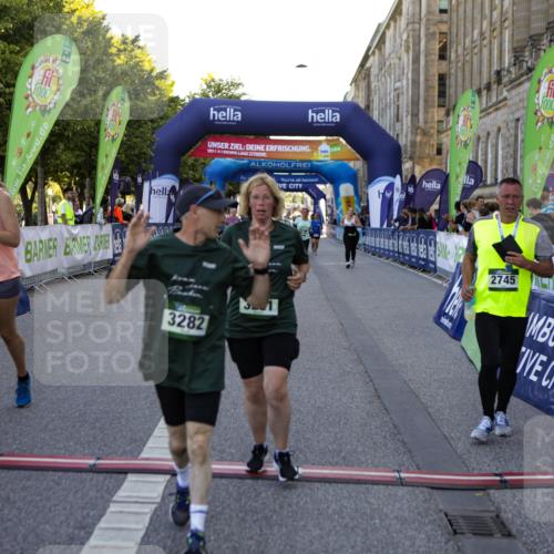 01.09.2024 - BARMER Alsterlauf Kathrin Stürmer Photography http://msf.ph/oto/6972384 01.09.2024 10:21:31 Ziel 4544, 2744, 3012, 3281, 3282, 3347, 3360, 4144, 4309, 4445, 4551 meine-sportfotos.de