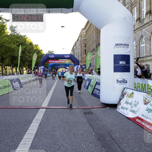 01.09.2024 - BARMER Alsterlauf Kathrin Stürmer Photography http://msf.ph/oto/6972395 01.09.2024 10:21:39 Ziel 4544, 2346, 2744, 3302, 3360, 4913 meine-sportfotos.de