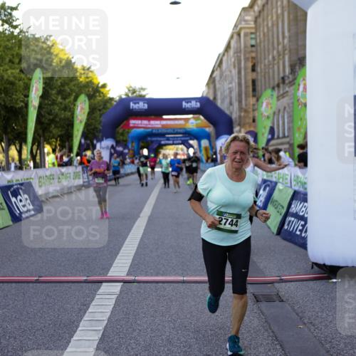 01.09.2024 - BARMER Alsterlauf Kathrin Stürmer Photography http://msf.ph/oto/6972400 01.09.2024 10:21:40 Ziel 4544, 2346, 2744, 2797, 2938, 3302, 3360, 4913, 8227 meine-sportfotos.de