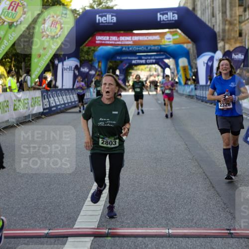 01.09.2024 - BARMER Alsterlauf Kathrin Stürmer Photography http://msf.ph/oto/6972447 01.09.2024 10:22:22 Ziel 2178, 2277, 2326, 2803, 3157, 3210, 3221, 3222, 3250, 3300, 3926, 4983, 8357 meine-sportfotos.de