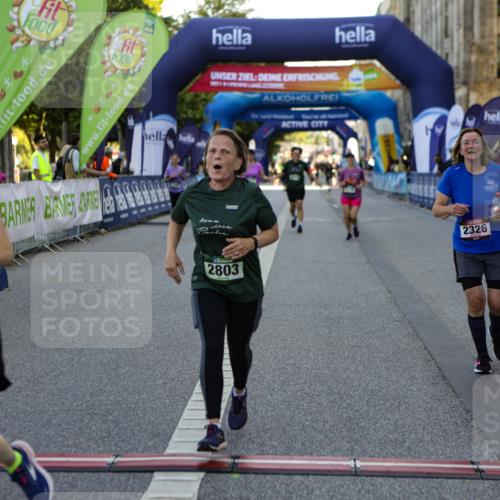 01.09.2024 - BARMER Alsterlauf Kathrin Stürmer Photography http://msf.ph/oto/6972448 01.09.2024 10:22:22 Ziel 2178, 2277, 2326, 2803, 3157, 3210, 3221, 3222, 3250, 3300, 3926, 4983, 8357 meine-sportfotos.de