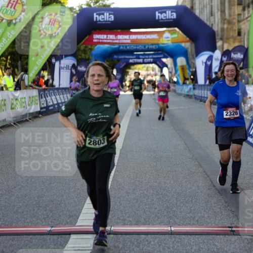 01.09.2024 - BARMER Alsterlauf Kathrin Stürmer Photography http://msf.ph/oto/6972450 01.09.2024 10:22:22 Ziel 2178, 2277, 2326, 2803, 3157, 3210, 3221, 3222, 3250, 3300, 3926, 4983, 8357 meine-sportfotos.de
