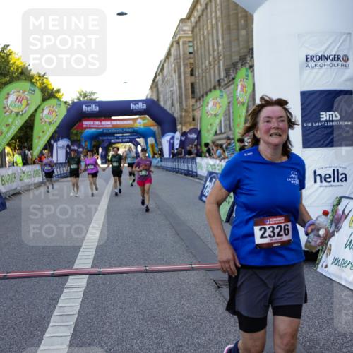 01.09.2024 - BARMER Alsterlauf Kathrin Stürmer Photography http://msf.ph/oto/6972456 01.09.2024 10:22:25 Ziel 3330, 2178, 2277, 2326, 2803, 3210, 3221, 3222, 3300, 3925, 3926, 8357 meine-sportfotos.de