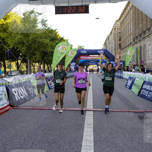 01.09.2024 - BARMER Alsterlauf Kathrin Stürmer Photography http://msf.ph/oto/6972466 01.09.2024 10:22:30 Ziel 3330, 2178, 2326, 3210, 3221, 3222, 3300, 3925 meine-sportfotos.de