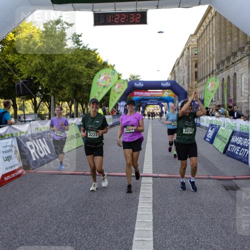 01.09.2024 - BARMER Alsterlauf Kathrin Stürmer Photography http://msf.ph/oto/6972468 01.09.2024 10:22:30 Ziel 3330, 2178, 2326, 3210, 3221, 3222, 3300, 3925 meine-sportfotos.de