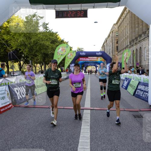 01.09.2024 - BARMER Alsterlauf Kathrin Stürmer Photography http://msf.ph/oto/6972469 01.09.2024 10:22:30 Ziel 3330, 2178, 2326, 3210, 3221, 3222, 3300, 3925 meine-sportfotos.de