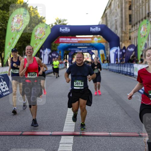 01.09.2024 - BARMER Alsterlauf Kathrin Stürmer Photography http://msf.ph/oto/6972484 01.09.2024 10:22:55 Ziel 3963, 4170, 2247, 3261, 3395, 3902, 3914, 4385, 4632, 4651, 4743, 5036 meine-sportfotos.de