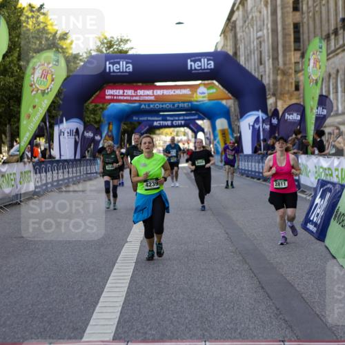 01.09.2024 - BARMER Alsterlauf Kathrin Stürmer Photography http://msf.ph/oto/6972509 01.09.2024 10:23:08 Ziel 3426, 3429, 3963, 4170, 2072, 2073, 2811, 3546, 3547, 4239, 4632, 4927, 4928, 5036, 8089 meine-sportfotos.de