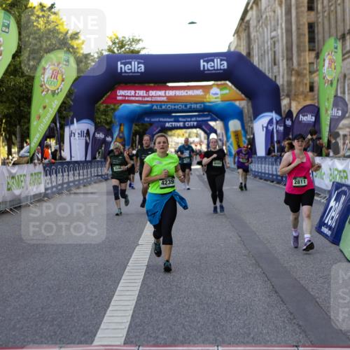 01.09.2024 - BARMER Alsterlauf Kathrin Stürmer Photography http://msf.ph/oto/6972510 01.09.2024 10:23:08 Ziel 3426, 3429, 3963, 4170, 2072, 2073, 2811, 3546, 3547, 4239, 4632, 4927, 4928, 5036, 8089 meine-sportfotos.de