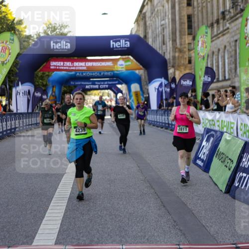 01.09.2024 - BARMER Alsterlauf Kathrin Stürmer Photography http://msf.ph/oto/6972512 01.09.2024 10:23:09 Ziel 3426, 3429, 3963, 4170, 2072, 2073, 2811, 3546, 3547, 4239, 4632, 4927, 4928, 5036, 8089 meine-sportfotos.de