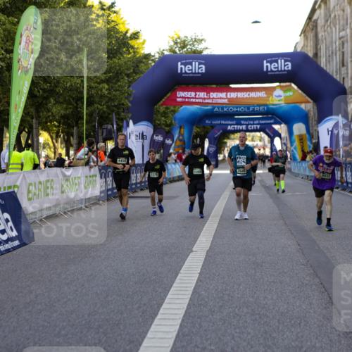 01.09.2024 - BARMER Alsterlauf Kathrin Stürmer Photography http://msf.ph/oto/6972518 01.09.2024 10:23:14 Ziel 3426, 3429, 3672, 3963, 5061, 2376, 2635, 2645, 2811, 3546, 3547, 4239, 4456, 5032, 8089 meine-sportfotos.de