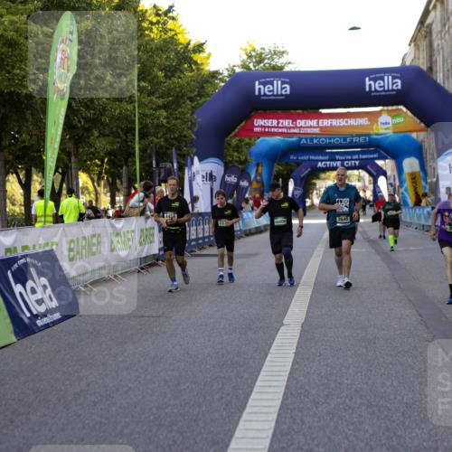 01.09.2024 - BARMER Alsterlauf Kathrin Stürmer Photography http://msf.ph/oto/6972521 01.09.2024 10:23:15 Ziel 3426, 3429, 3672, 3963, 5061, 2376, 2635, 2645, 2811, 3546, 3547, 4239, 4456, 5032, 8089 meine-sportfotos.de