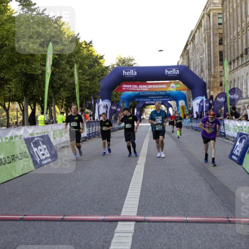 01.09.2024 - BARMER Alsterlauf Kathrin Stürmer Photography http://msf.ph/oto/6972530 01.09.2024 10:23:16 Ziel 3426, 3429, 3672, 5061, 2376, 2635, 2645, 2811, 3546, 3547, 4239, 4456, 5032, 8089 meine-sportfotos.de