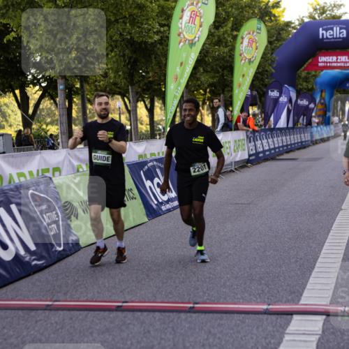 01.09.2024 - BARMER Alsterlauf Kathrin Stürmer Photography http://msf.ph/oto/6972648 01.09.2024 10:25:21 Ziel 2767, 2768, 2201, 2240, 8291 meine-sportfotos.de