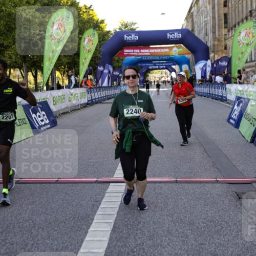 01.09.2024 - BARMER Alsterlauf Kathrin Stürmer Photography http://msf.ph/oto/6972654 01.09.2024 10:25:22 Ziel 2767, 2768, 2201, 2240, 8291 meine-sportfotos.de