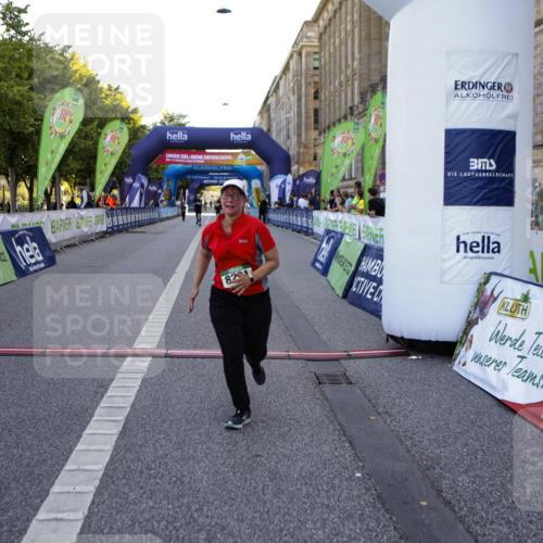 01.09.2024 - BARMER Alsterlauf Kathrin Stürmer Photography http://msf.ph/oto/6972663 01.09.2024 10:25:24 Ziel 2767, 2768, 2201, 2240, 4044, 8291 meine-sportfotos.de
