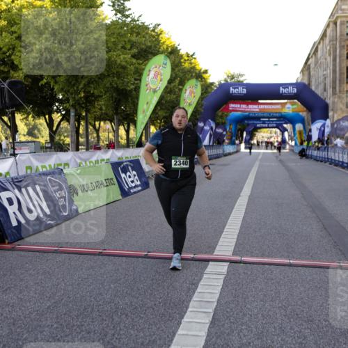 01.09.2024 - BARMER Alsterlauf Kathrin Stürmer Photography http://msf.ph/oto/6972709 01.09.2024 10:26:17 Ziel 2380, 2381, 2340, 4893 meine-sportfotos.de