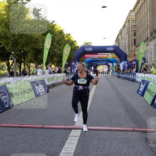 01.09.2024 - BARMER Alsterlauf Kathrin Stürmer Photography http://msf.ph/oto/6972929 01.09.2024 10:29:19 Ziel 2871, 2048, 3991, 4317, 4318 meine-sportfotos.de