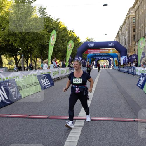01.09.2024 - BARMER Alsterlauf Kathrin Stürmer Photography http://msf.ph/oto/6972930 01.09.2024 10:29:19 Ziel 2871, 2048, 3991, 4317, 4318 meine-sportfotos.de