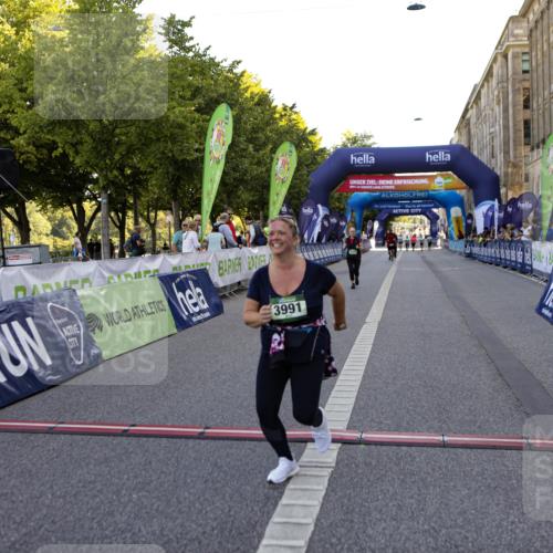 01.09.2024 - BARMER Alsterlauf Kathrin Stürmer Photography http://msf.ph/oto/6972931 01.09.2024 10:29:19 Ziel 2871, 2048, 3991, 4317, 4318 meine-sportfotos.de