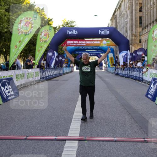 01.09.2024 - BARMER Alsterlauf Kathrin Stürmer Photography http://msf.ph/oto/6972992 01.09.2024 10:30:41 Ziel 2646, 3920, 2064, 2230 meine-sportfotos.de
