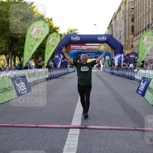01.09.2024 - BARMER Alsterlauf Kathrin Stürmer Photography http://msf.ph/oto/6972994 01.09.2024 10:30:41 Ziel 2646, 3920, 2064, 2230 meine-sportfotos.de