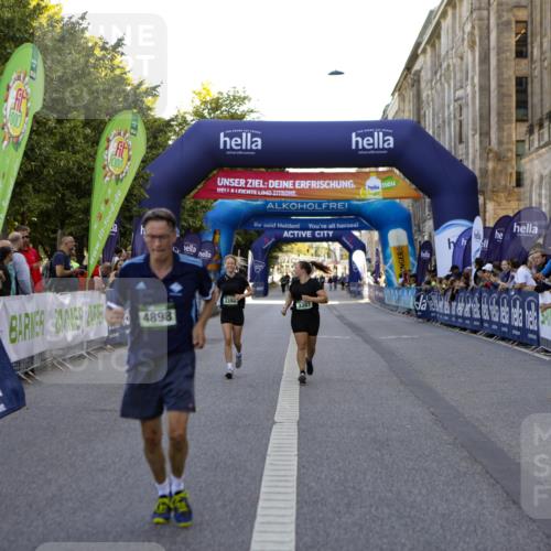01.09.2024 - BARMER Alsterlauf Kathrin Stürmer Photography http://msf.ph/oto/6973005 01.09.2024 10:31:01 Ziel 3387, 3388, 4898 meine-sportfotos.de